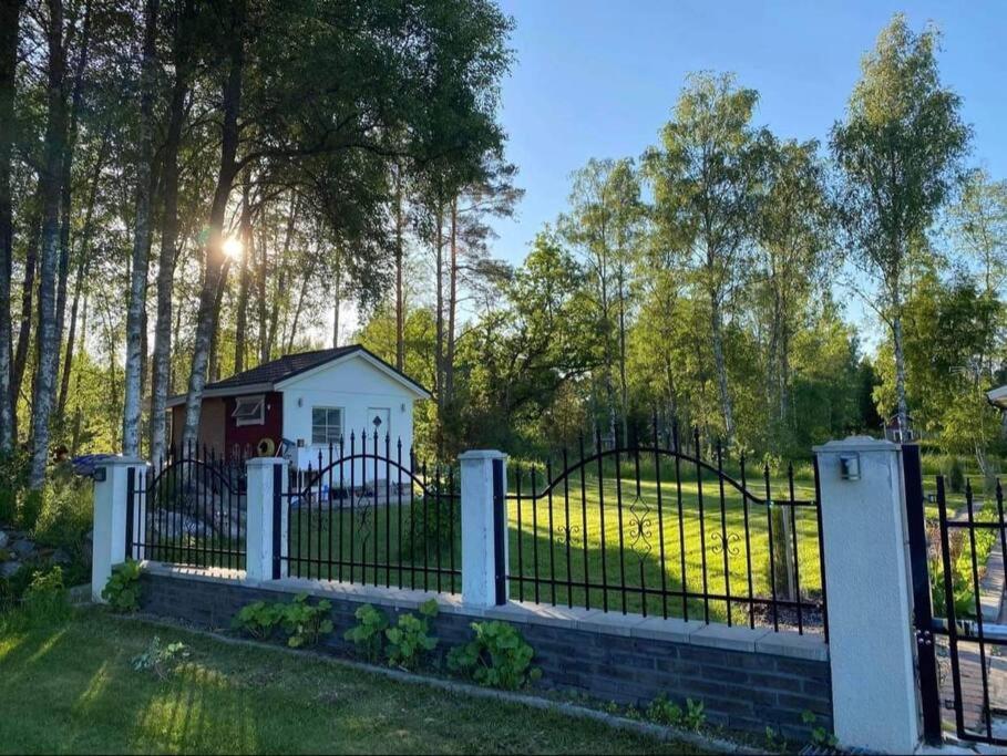 Trevlig Stuga Med Uteplats Rimbo Экстерьер фото