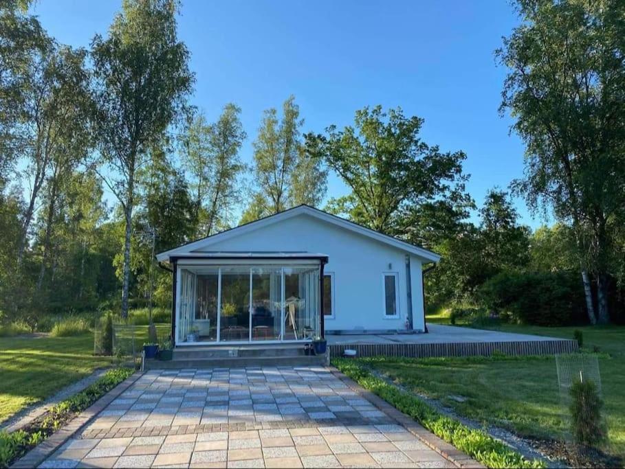 Trevlig Stuga Med Uteplats Rimbo Экстерьер фото