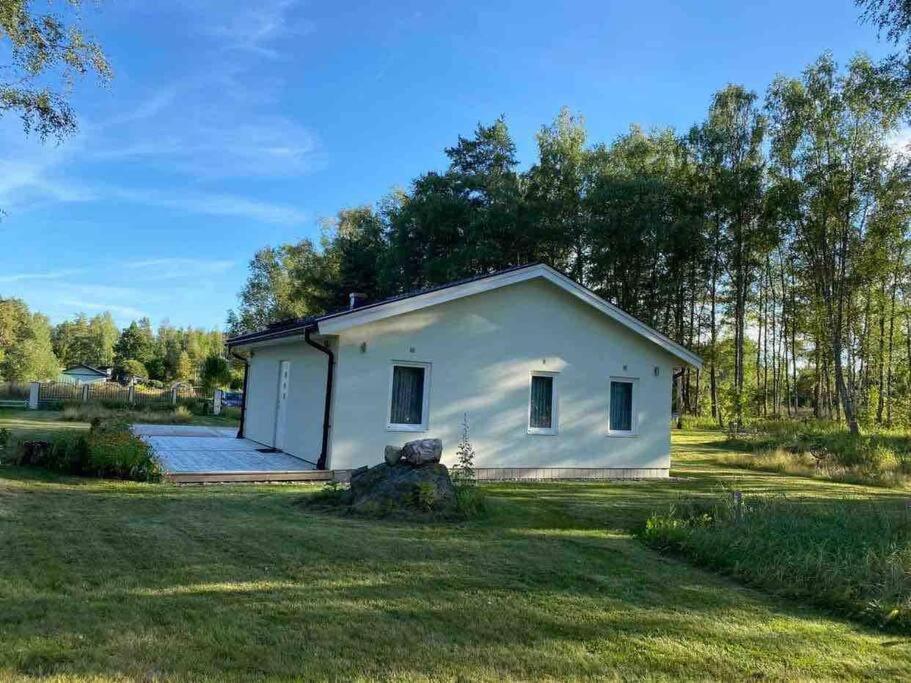 Trevlig Stuga Med Uteplats Rimbo Экстерьер фото
