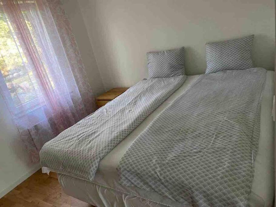 Trevlig Stuga Med Uteplats Rimbo Экстерьер фото